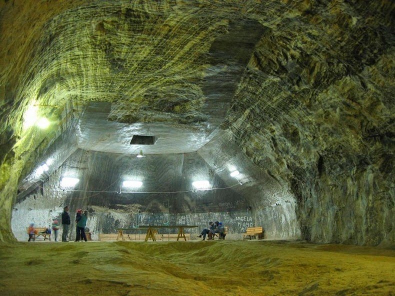 Salina Turda: podzemnyy tematicheskiy park v solyanoy shakhte v Rumynii

